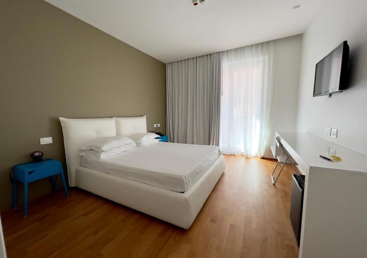 Copacabana Hotel Design Маргерита-ди-Савойя Экстерьер фото